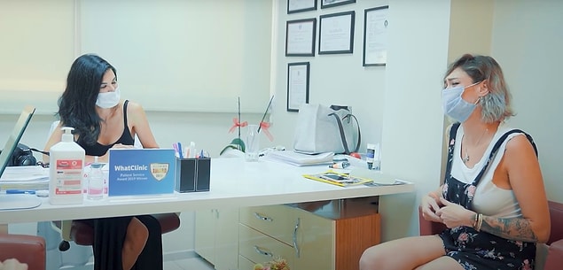 Hemen ardından ise 2020 yılında bir estetik kliniğinin videosunda gördüğümüz Hazal'ın, meme büyütme operasyonu geçirdiğini öğrendik.