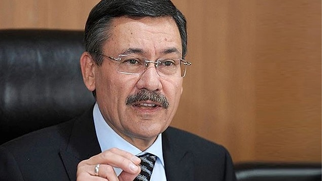 Şekerleme olan jelibonları değerli bir maden zanneden Gökçek, bir çok Twitter kullanıcıyla birlikte ünlü isimlerin de diline düştü.