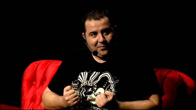 Demirer 'Tek Kişilik Dev Kadro' adlı stand-up gösterinde uzun yıllar önce yaptığı bir şakaya atıfta bulundu.
