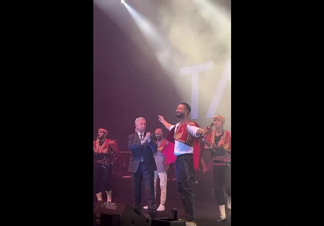 Tan Taşçı'nın Mansur Yavaş'a bir sürprizi vardı! Sahneye bir anda çıkan seymenler karşısında şok olan Mansur Yavaş, Ankara halkının önünde Tan Taşçı ve seymenler ile Ankara havası oynadı!