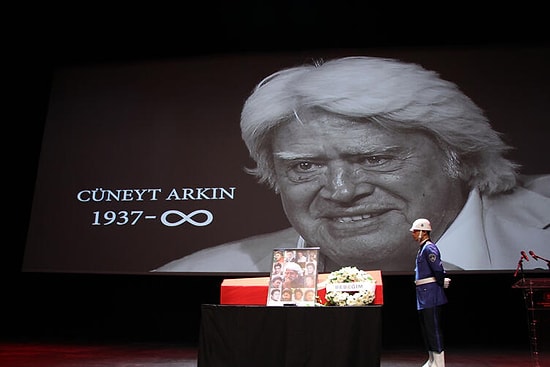 Yeşilçam'ın Efsanesine Veda! Cüneyt Arkın Son Yolculuğuna Uğurlanıyor