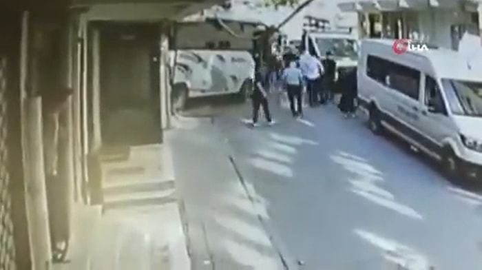 Park Halindeyken Freni Boşalan Midibüsün Altında Kalmaktan Son Saniyede Kurtulan Çocuk