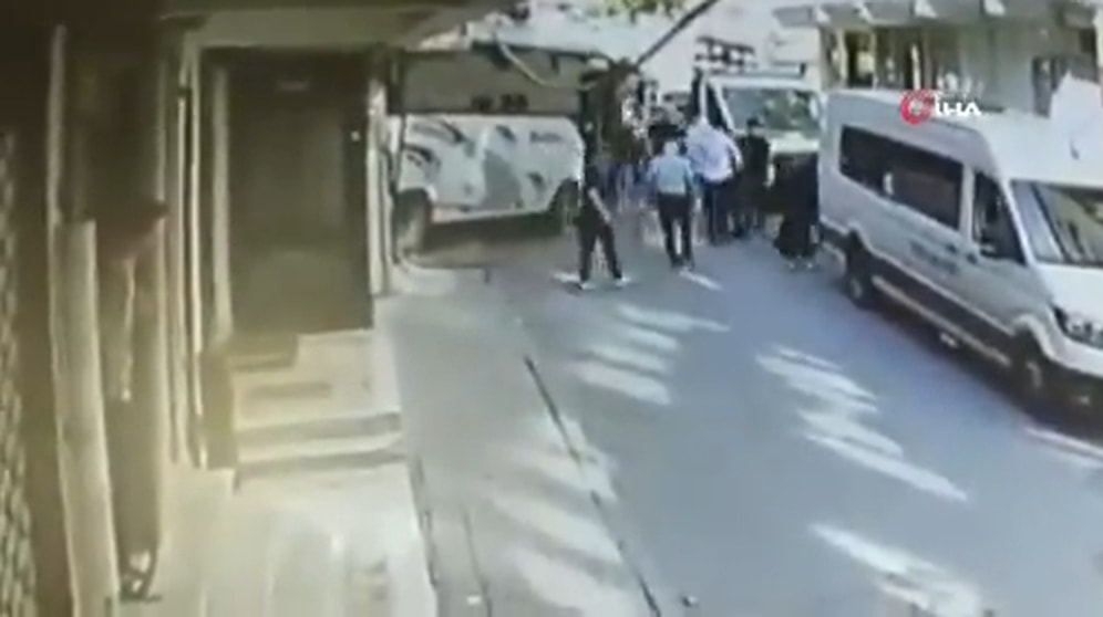 Park Halindeyken Freni Boşalan Midibüsün Altında Kalmaktan Son Saniyede Kurtulan Çocuk