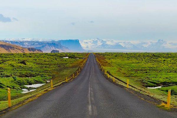 5. İzlanda'da doğada, yol yapılmamış alanlarda araba sürmeyin!
