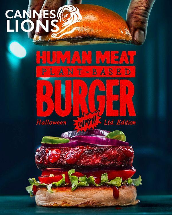 Cadılar Bayramı'na özel, Oumph! insan eti tadında bitki bazlı bir vegan burger üretti! Sadece bir defalığına üretimi yapılan bu burger, insanların yemek kaynaklarının çoğunlukla hayvanlar üzerine olmasını sorgulayan bir mesaj içeriyordu...