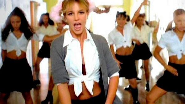 Britney Spears'ın '...Baby One More Time' isimli hit single'ı hangi yıl yayınlanmıştı?