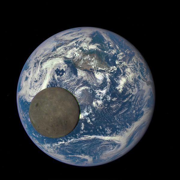 Ay'ın evreleri gözlemlenmeye devam ederken hilal ile ilk dördün arasında geçen sürenin 7 gün olduğu keşfedildi ve bir hafta 7 gün olarak belirlendi.