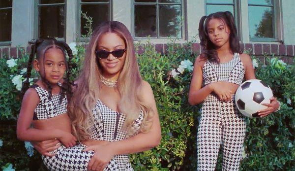 Hatta geçtiğimiz günlerde Beyoncé ve Jay-Z çiftinin ilk çocukları Blue Ivy'nin annesine ne kadar benzediği epey gündem olmuştu! 😍