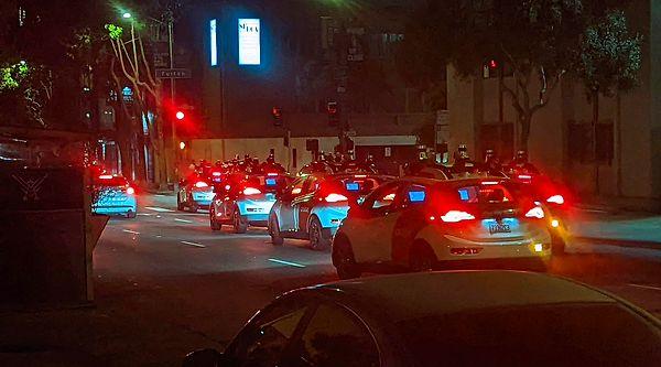 San Fransico’da kavşakta bir araya gelen otonom araçlar trafiğin saatlerce durmasına neden oldu.