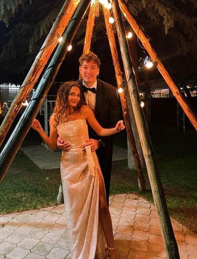 Herkesi aşklarına hayran bırakan güzel oyuncu Ebru Şahin ve başarılı basketbolcu Cedi Osman'ın heyecanla beklenen nikahları kıyıldı.