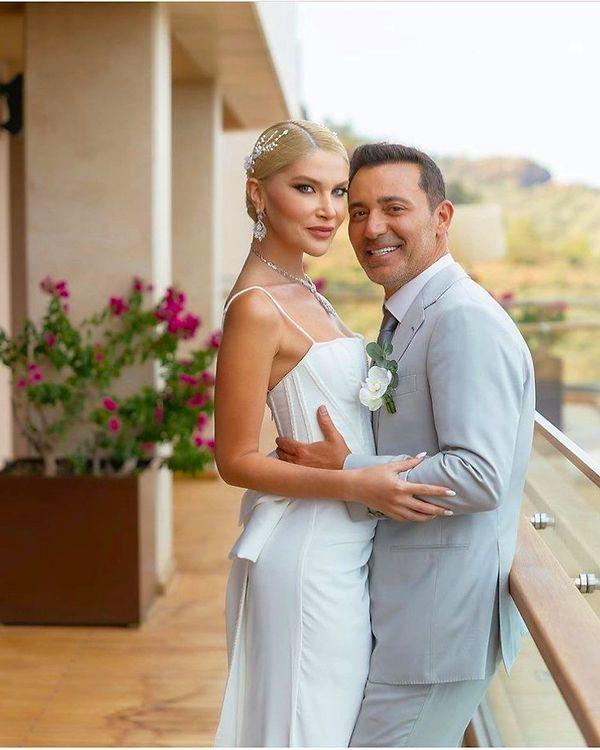 Mustafa Sandal 2022 yılının Haziran ayında Melisa Sütşurup ile İtalya'nın başkenti Roma'da evlenmişti.