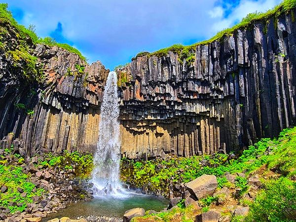 12. Svartifoss Şelalesi - İzlanda: