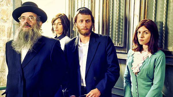 Kudüs'te gerçekleşen hikayede oldukça katı kuralları olan Ortodoks Yahudi bir ailenin yaşamı ve çektikleri zorluk anlatılıyor.