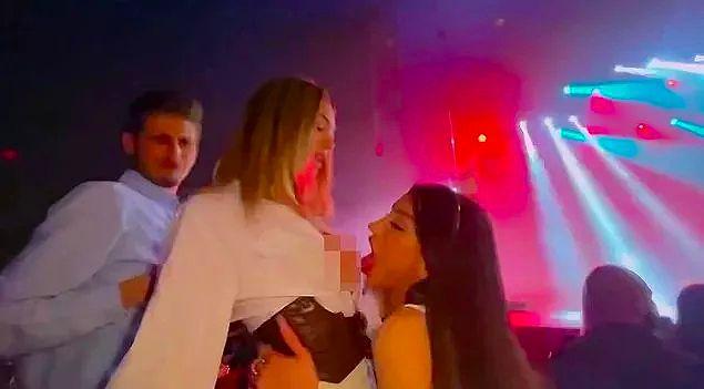 Fenomenin Kerimcan Durmaz'ın konserinde bir kız arkadaşının göğüslerini yaladığı görüntüler ise sosyal medyayı adeta sallamıştı.