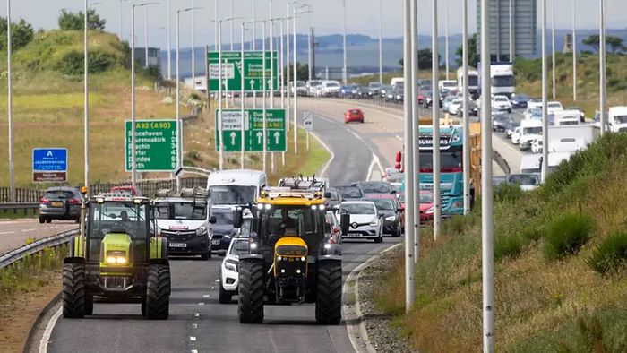 Bir Yılda Yüzde 35 Zam Geldi: İngiltere, Galler ve İskoçya'da Akaryakıt Protestoları!