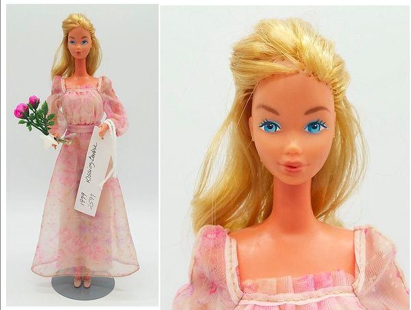 Oldukça tuhaf Kissing Barbie, uzun ömürlü olamadı.