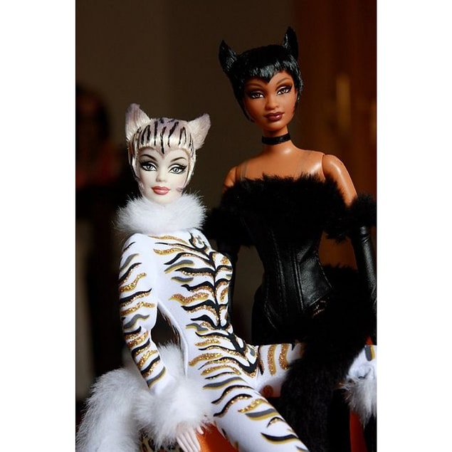 Oldukça çekici Barbie Lounge Kitties de sınıfta kaldı.