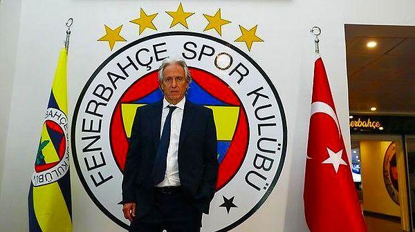 Fenerbahçe Spor Kulübü yaptığı açıklamayla 5 yıldızlı logo kullanımını hayata geçirdiğini duyurdu.