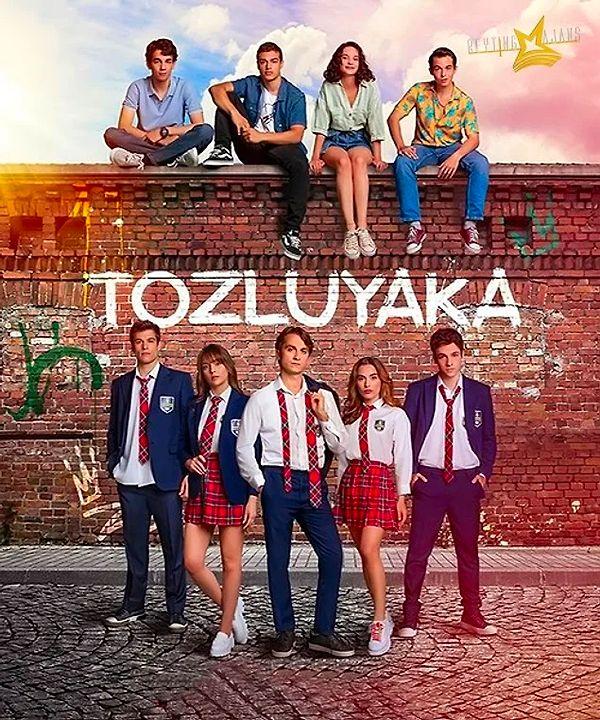 27 Haziran akşamı seyircisiyle buluşan Tozlu Kaya, konusu ve oyuncu kadrosuyla Netflix yapımı Elite dizisine benzetildi.