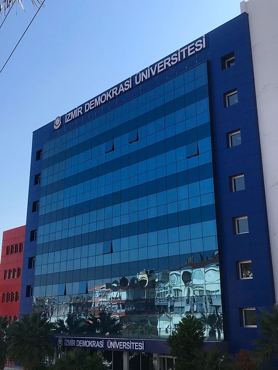 İzmir Demokrasi Üniversitesi 2022 Taban Puanları ve Başarı Sıralaması