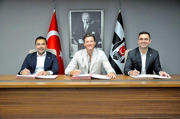 Beşiktaş'ın yeni transferi Wout Weghorst resmi sözleşmeye imzayı attı.