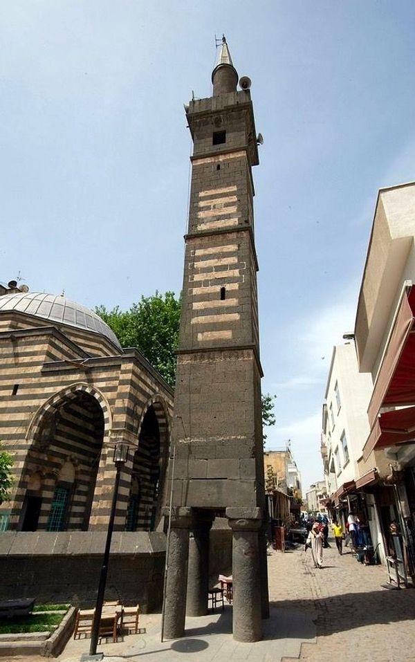 25. Şeyh Mutahhar Camii (Dört Ayaklı Minare)