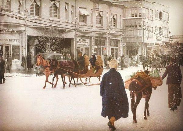 6. Atatürk Caddesi, Bursa, 1940.