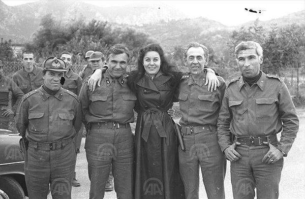 9. Fatma Girik ve Kıbrıs Barış Harekatı'na katılan askerler, 1974.