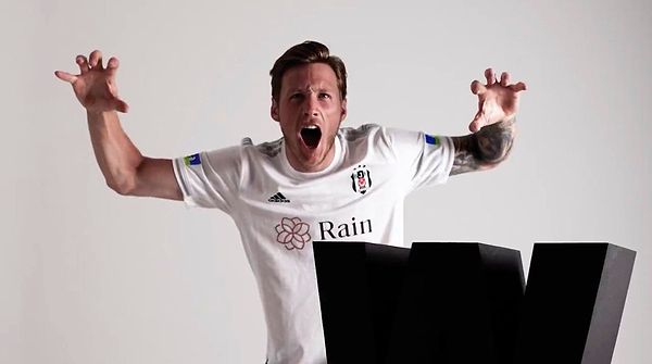 Beşiktaş, uzun uğraşlar sonucunda forvet transferini bitirdi ve Hollandalı forvet Wout Weghorst'a imza attırdı.