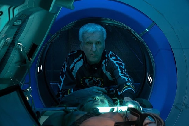 Daha öncesinde Titanik, Terminator ve Yaratık gibi başarılı filmlerin altına imza atan Oscar ödüllü yönetmen Cameron, Avatar'ın gelecek dördüncü ve beşinci filmlerinden ayrılabileceğini duyurdu.