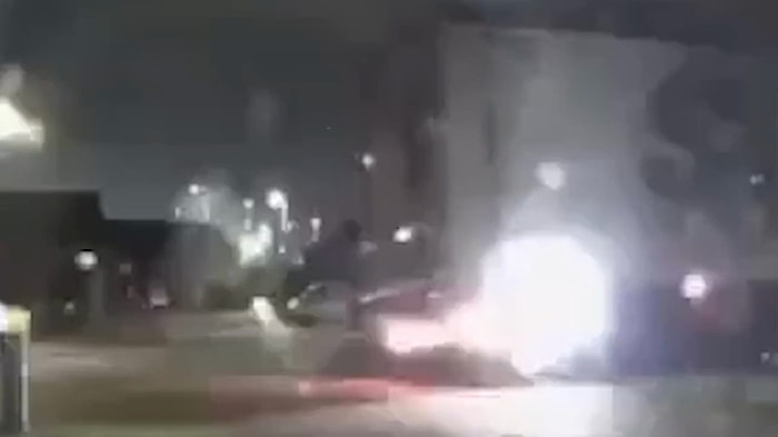 Buluşma Teklifi Sevgilisi Tarafından Reddedilen Erkek TIR'la Eve Daldı...