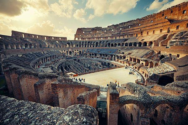 Kolezyum, Roma İmparatorluğu'nun sonuna kadar Roma'nın amfitiyatrosu olarak kaldı.