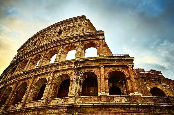 Antik Roma görkemli yapıları ile ünlüdür.