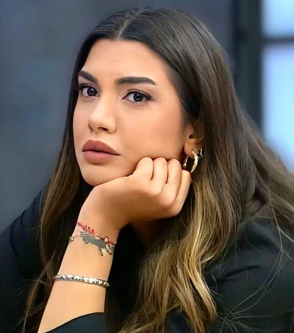 Fulya Öztürk bir yıl boyunca Fox Tv'de sunduğu 'Fulya ile Umudun Olsun' programıyla gönüllere taht kurmuştu.