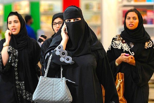 14. Selman yönetiminde atılan en büyük adımlardan bazıları Suudi kadınlar için yapıldı; 2017 yılında tüm dünya ülkelerine kıyasla geç kalınsa da kadınların araba kullanma yasağı ve kıyafet zorunluluğu kaldırıldı.