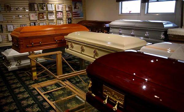 Amerika'da yaşanan olay insanlara korkudan dudak uçuklattı. Colorado'da cenaze evi işleten bir kadın, emekliye ayrıldıktan sonra ölü bedenlerin parçalarını sattığını itiraf etti.