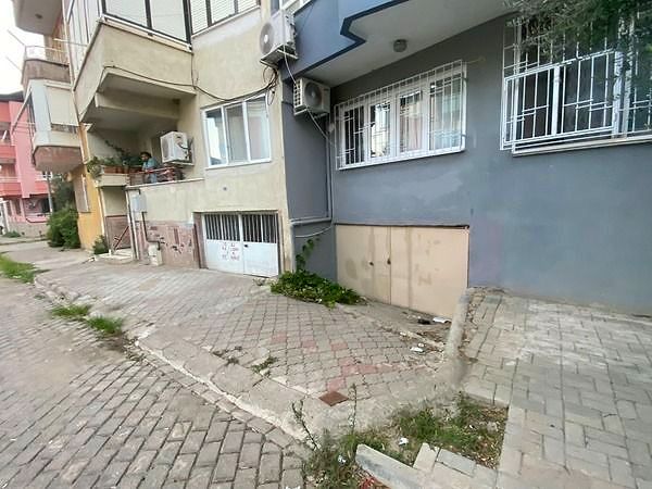 Apartman garajına gömülmüş