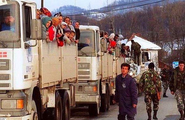 8. O dönemler prens olan Selman, 1993'te Bosna Savaşı sırasında Bosnalı Müslümanlar için bir yardım kurumu kurarak 600 milyon dolardan fazla finansal yardım yaptı.