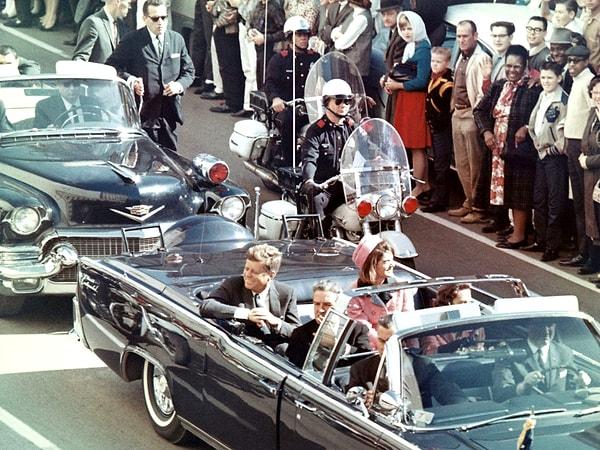 3. John F. Kennedy'nin suikasti bir kurmacaydı.