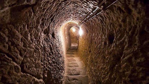 Arkeologlar dikkatlice tünellere girdikten sonra borularla dolu bir ağa rastladılar.