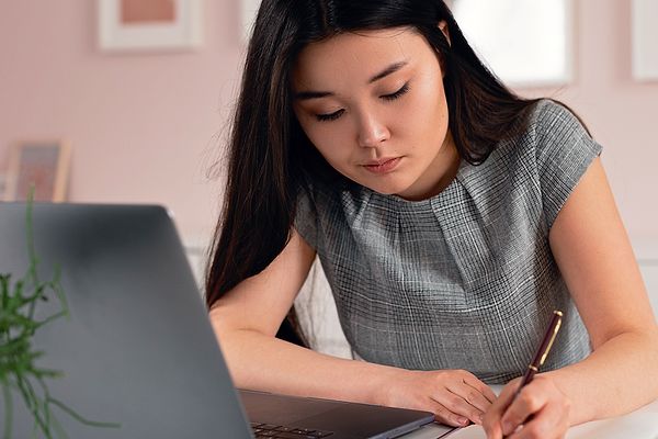 Solaklar dünyanın %10'luk kesimini oluşturuyor, yani eğer solaksanız siz de bu azınlığın içerisindesiniz.