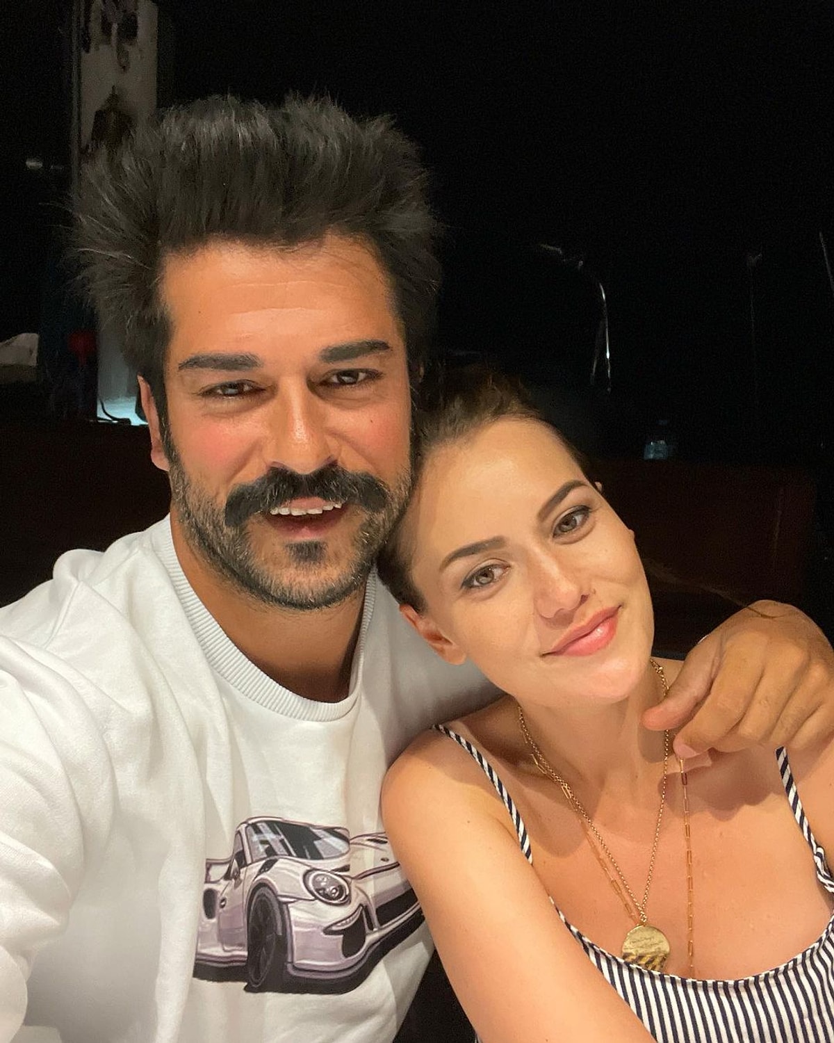 Hamile E I Fahriye Evcen Ile Foto Raf Payla An Burak Z Ivit In Ahenkle