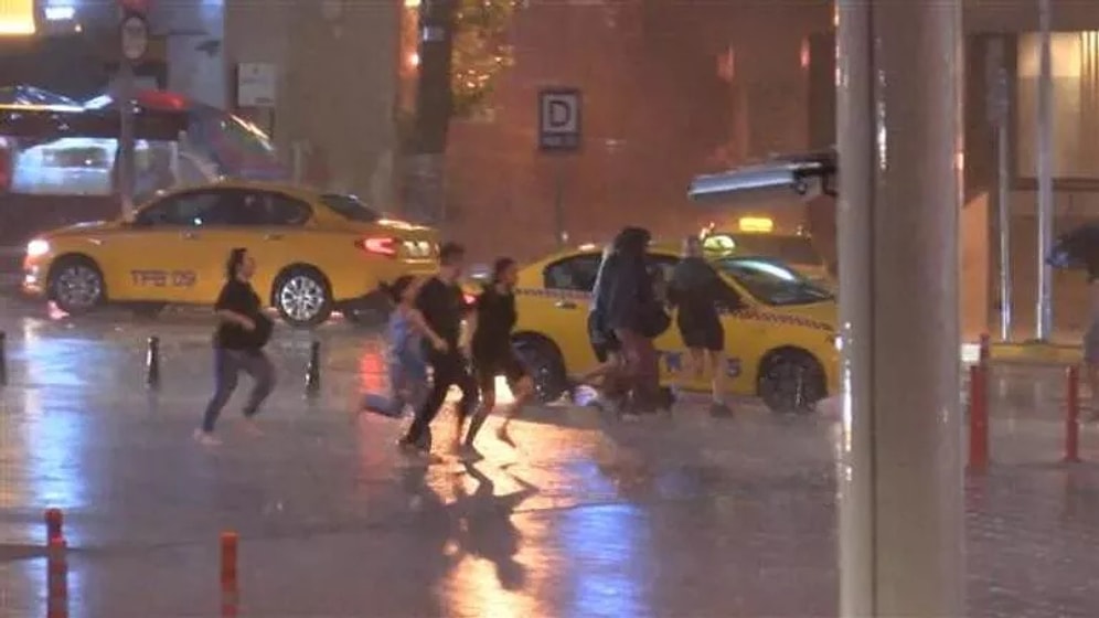 Türkiye Sele Teslim: İstanbul’da Bir Gecede 7 Binden Fazla Şimşek Çaktı