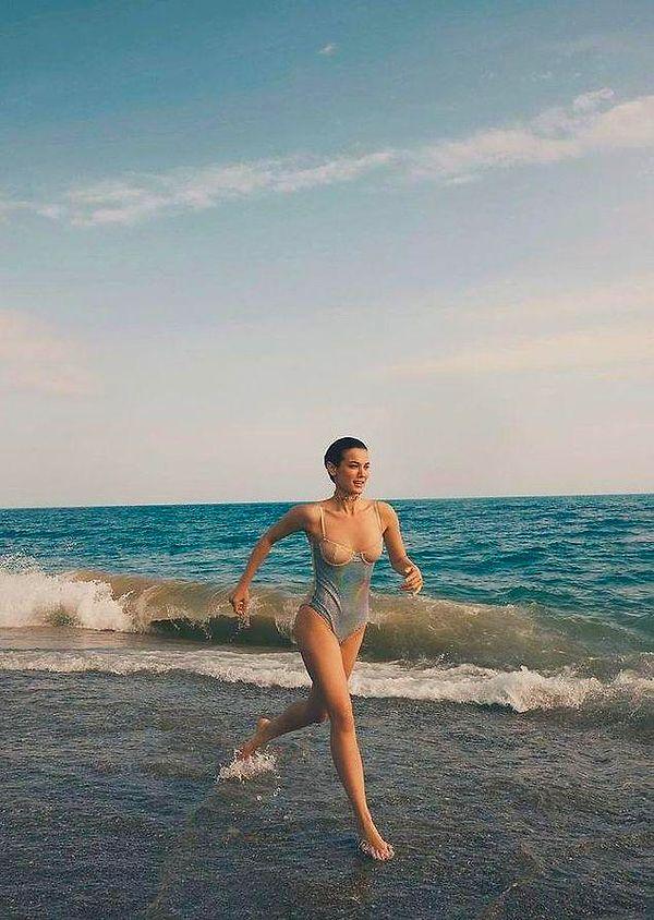 Bir derginin çekimi için kamera karşısına geçen Deniz, çekimden bir fotoğrafını paylaşırken yazdığı yazı ile sosyal medyanın diline düşmüştü.