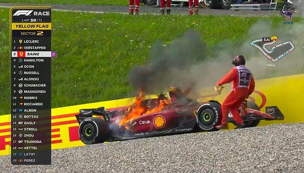 Ferrari pilotu Carlos Sainz aracının alev alması sonrası yarışı tamamlayamadı. İspanyol pilot hasar almadan aracından çıkmayı başardı.