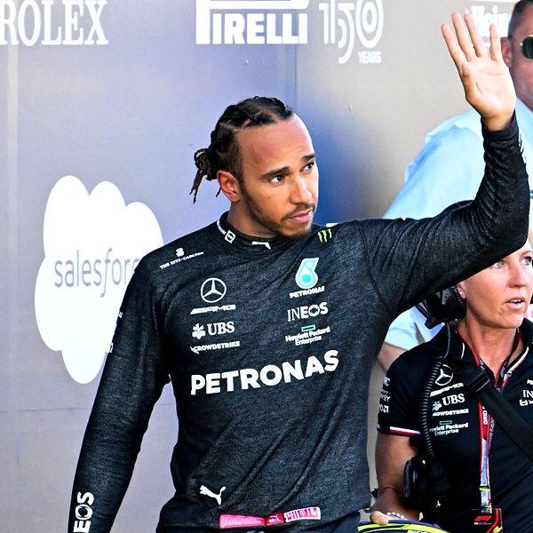 Mercedec pilotu Lewis Hamilton ise yarışı üçüncü olarak tamamladı.