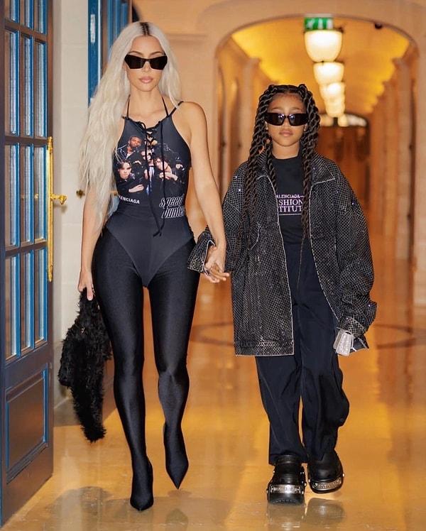 Kim Kardashian ile Kanye West'in ilk çocukları North West, geçtiğimiz günlerde annesiyle beraber Paris Moda Haftası kapsamında birbirinden ünlü markaların koleksiyonlarını yakından izledi.