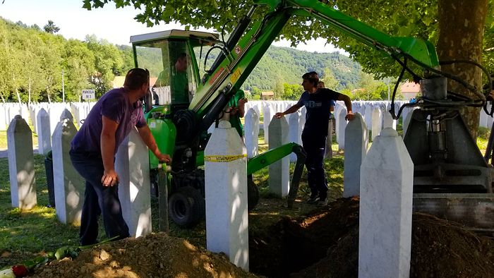 Srebrenitsa'da Mezarlar Yeniden Açılıyor