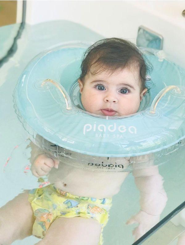 3. Bebeğinizle rahat yüzmek için bebek yüzme simidi...