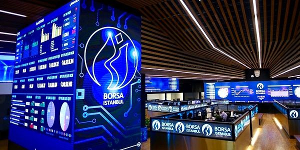 BIST 100 endeksi güne yüzde 0,27 oranında 6,54 puan artışla 2.440,55 puandan başladı. Sonrasında düşüş geçen endekste bankalar öncülüğünde satışlar sürüyor.